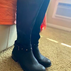 Trendy, Black Boots, size 8.